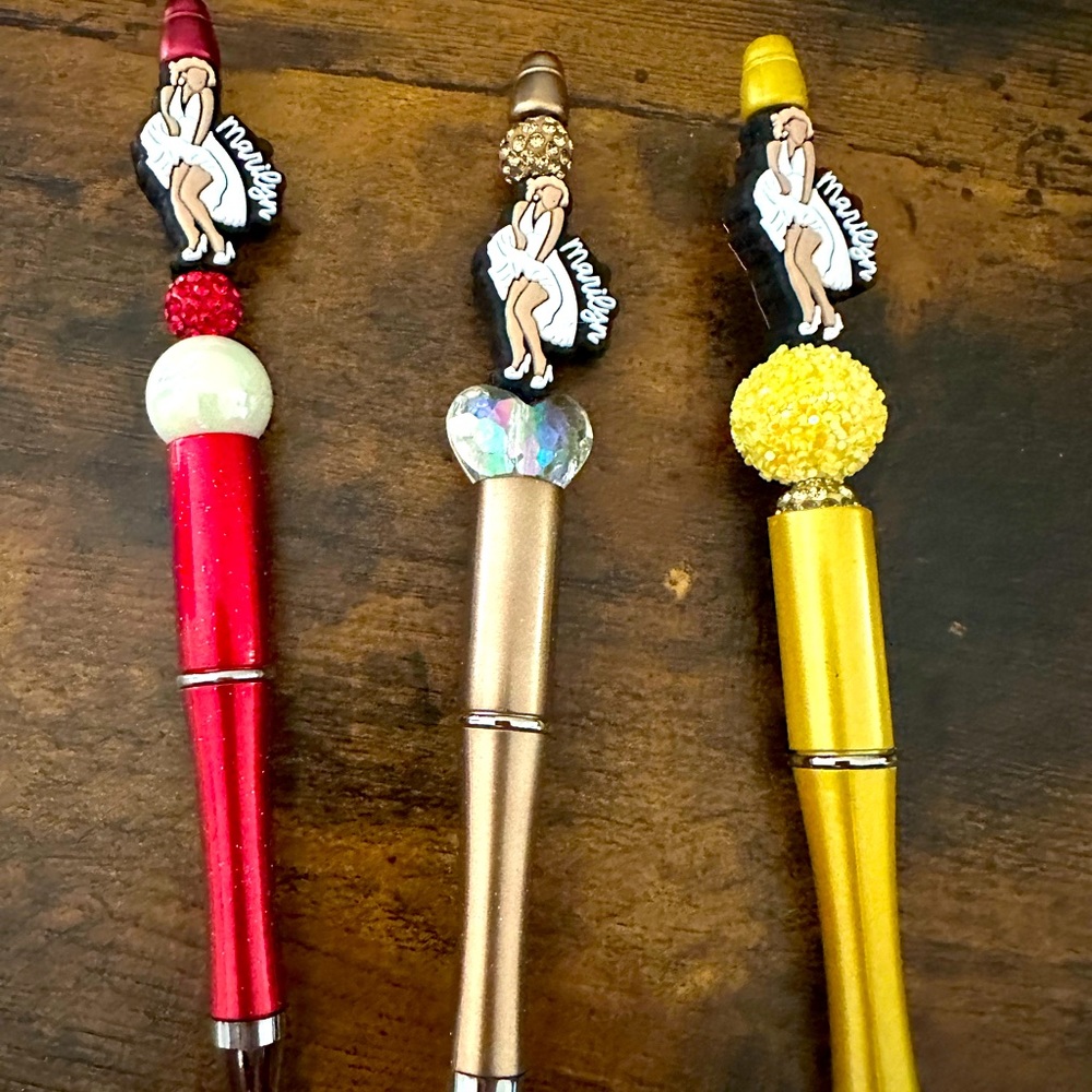 Beaded pen Marilyn Munroe gold and red